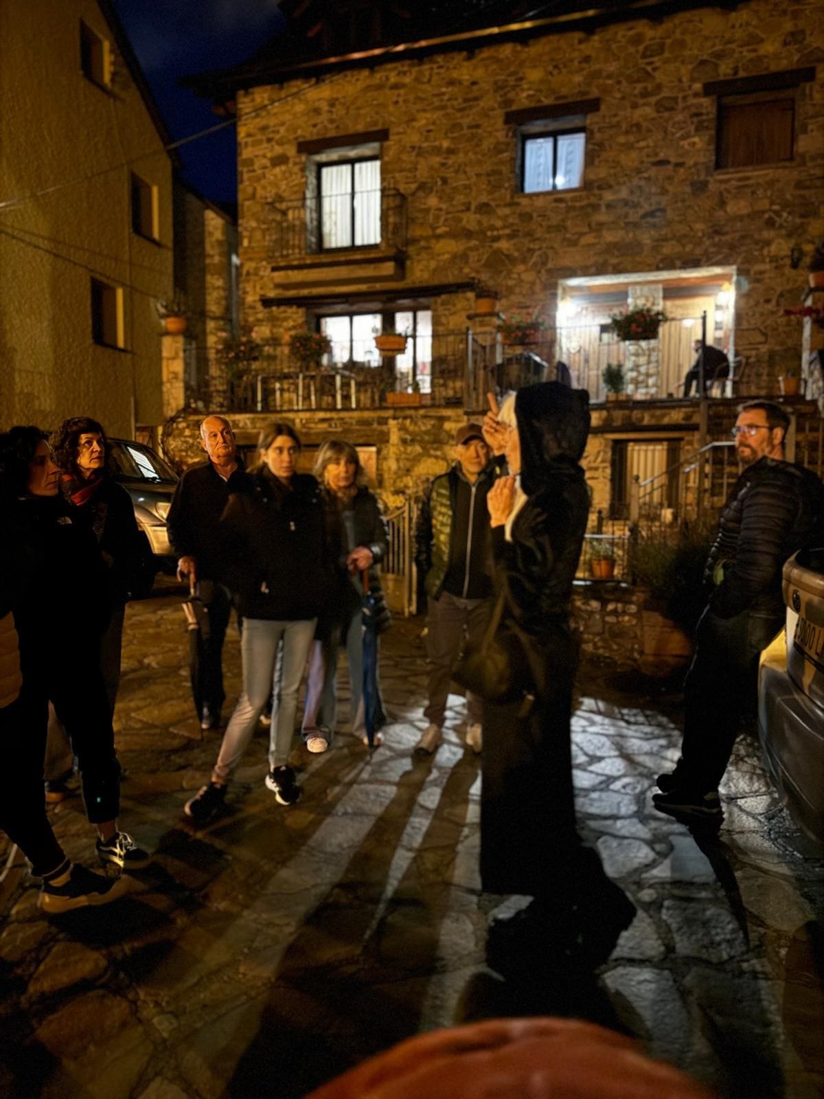 Halloween en el Pirineo, grupo de familias