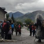 pirineo con niños en halloween